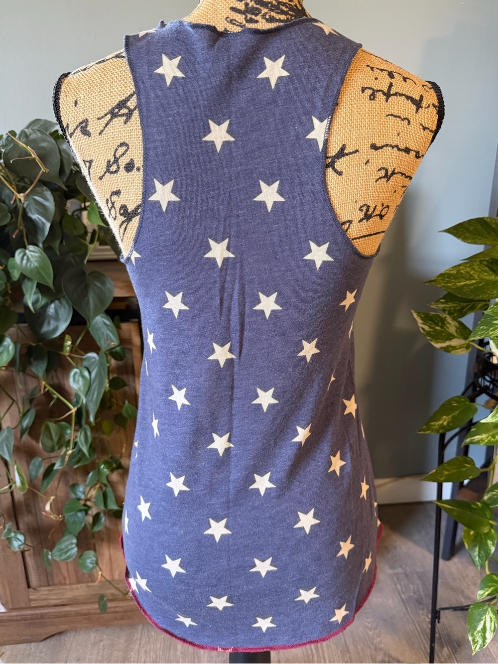 Women’s Stars Tank Top. Size M. NWOT. - Picture 2 of 4